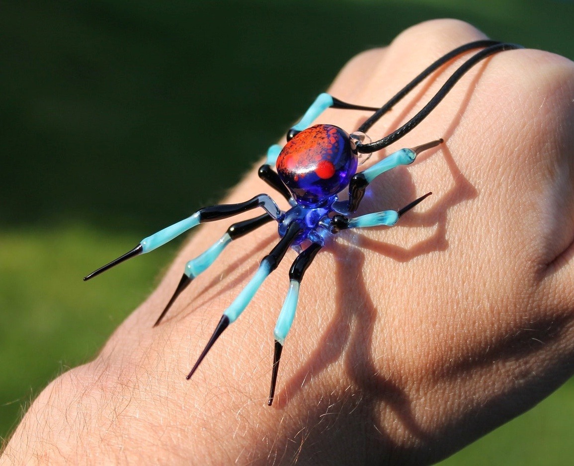 Striking Spider Glass Sculptures By Nikita Drachuk 3
