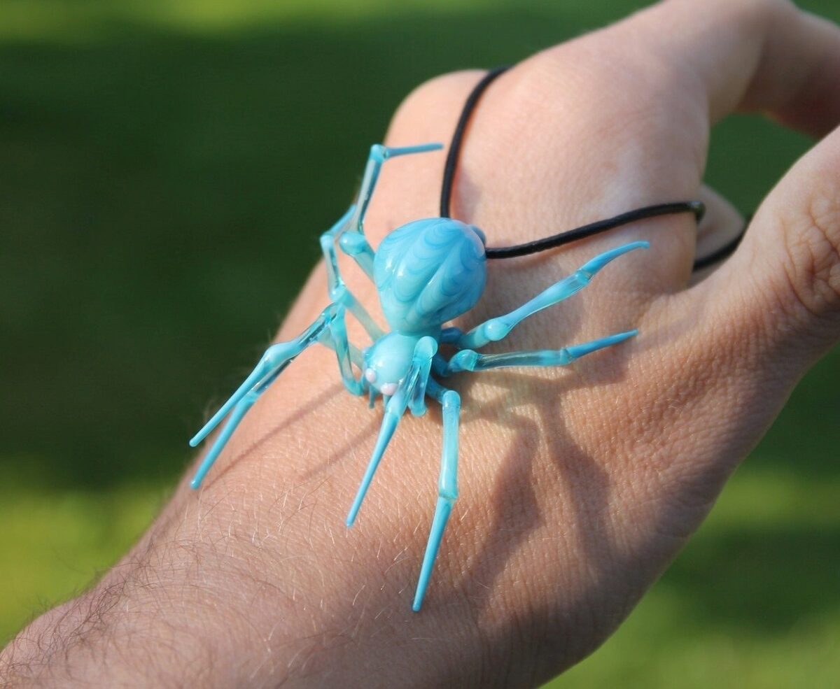Striking Spider Glass Sculptures By Nikita Drachuk 9