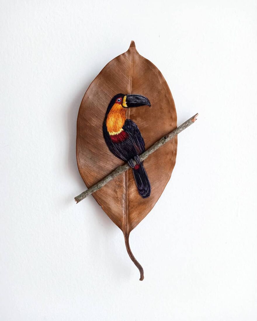 Gorgeous Figures Embroidered On Leaves By Laura Dalla Vecchia 3