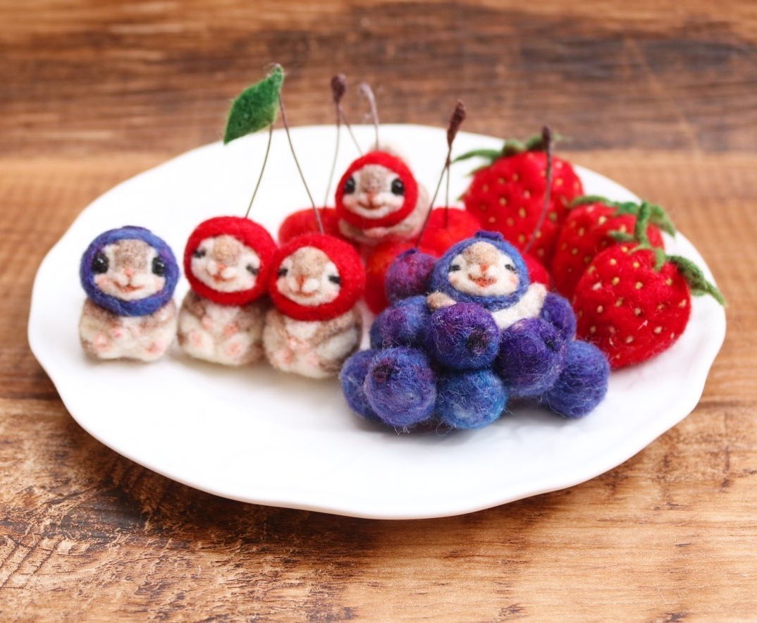 Cute Squirrel Fiber Sculptures By Yurico Momo (6)