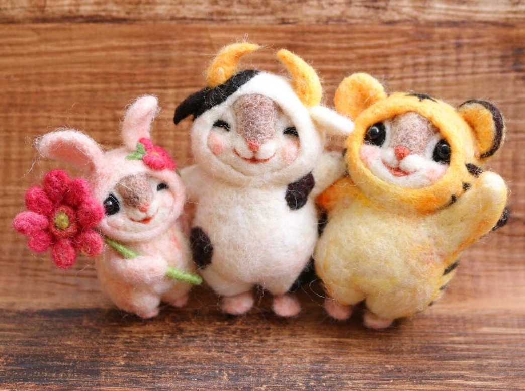Cute Squirrel Fiber Sculptures By Yurico Momo (7)