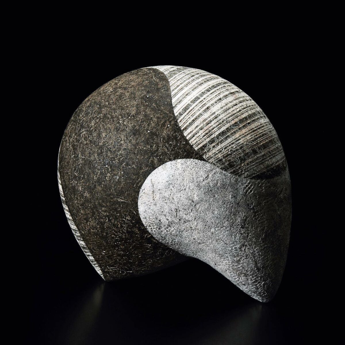 Elegant Sculptural Ceramic Vases By Daisuke Iguchi 12