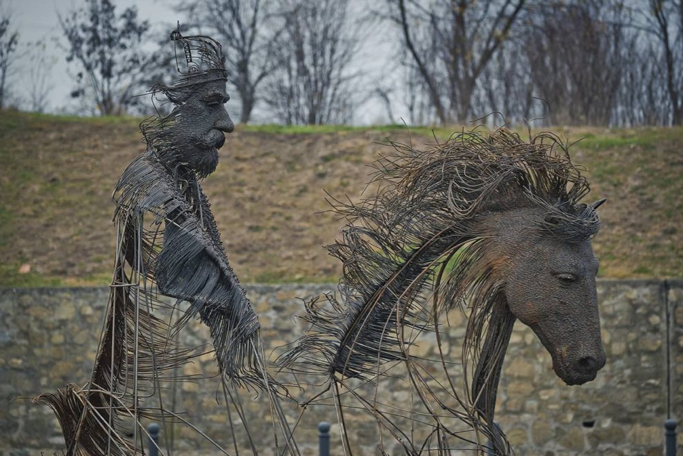 Extraordinary Sculptures Made From Industrial Metal Wires By Darius Hulea (12)