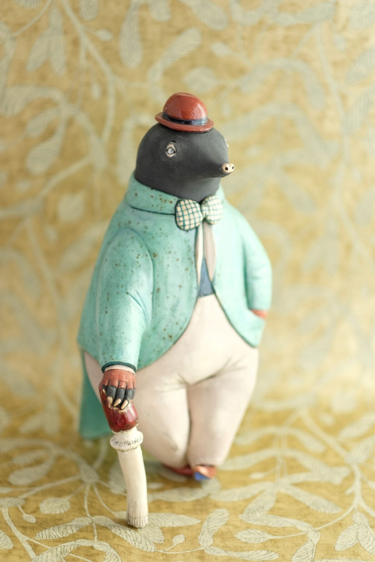 Fascinating Ceramic Sculptures Of Anthropomorphized Animals By Nastia Calaca (15)