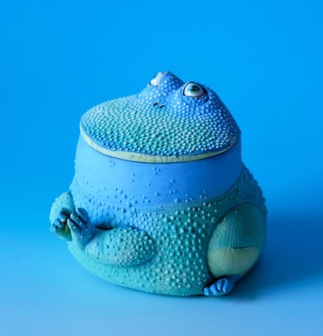 Fascinating Ceramic Sculptures Of Anthropomorphized Animals By Nastia Calaca (4)