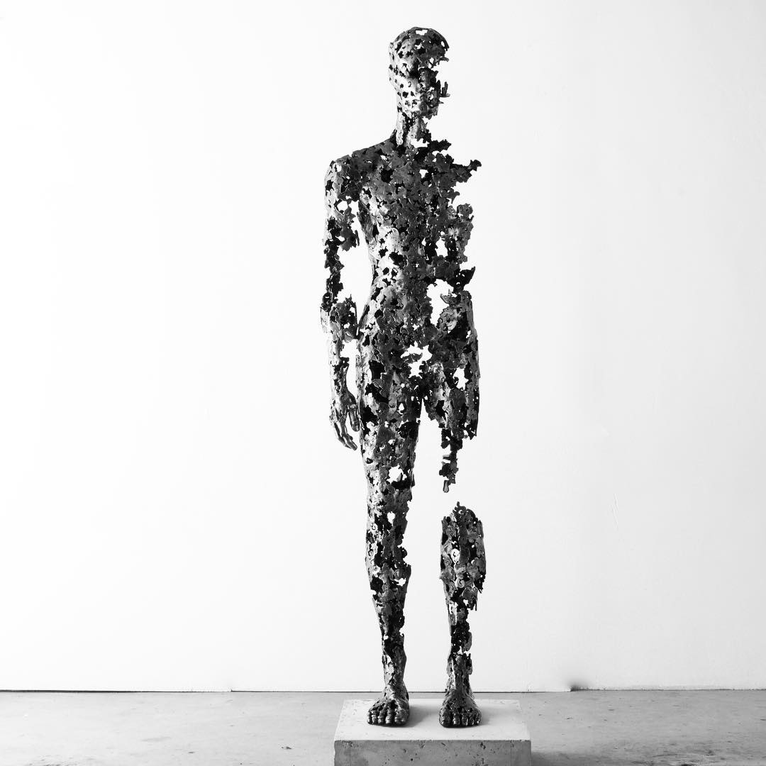 Fragmented Figures Awesome Steel Sculptures By Regardt Van Der Meulen (4)