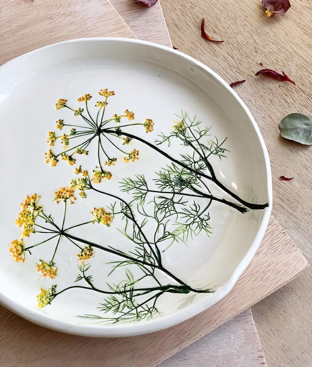 Gorgeous Ceramics Decorated With Botanical Motifs By Hessa Al Ajmani (3)