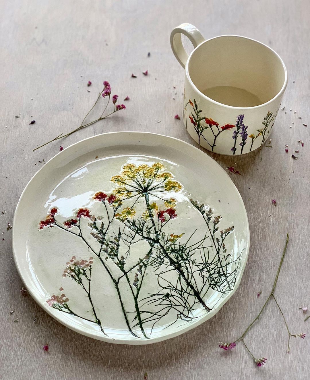 Gorgeous Ceramics Decorated With Botanical Motifs By Hessa Al Ajmani (8)
