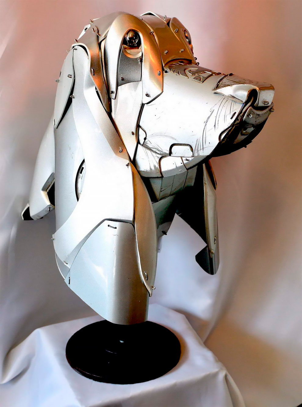 Old Hubcaps Transformed Into Incredible Animal Sculptures By Ptolemy Elrington (20)