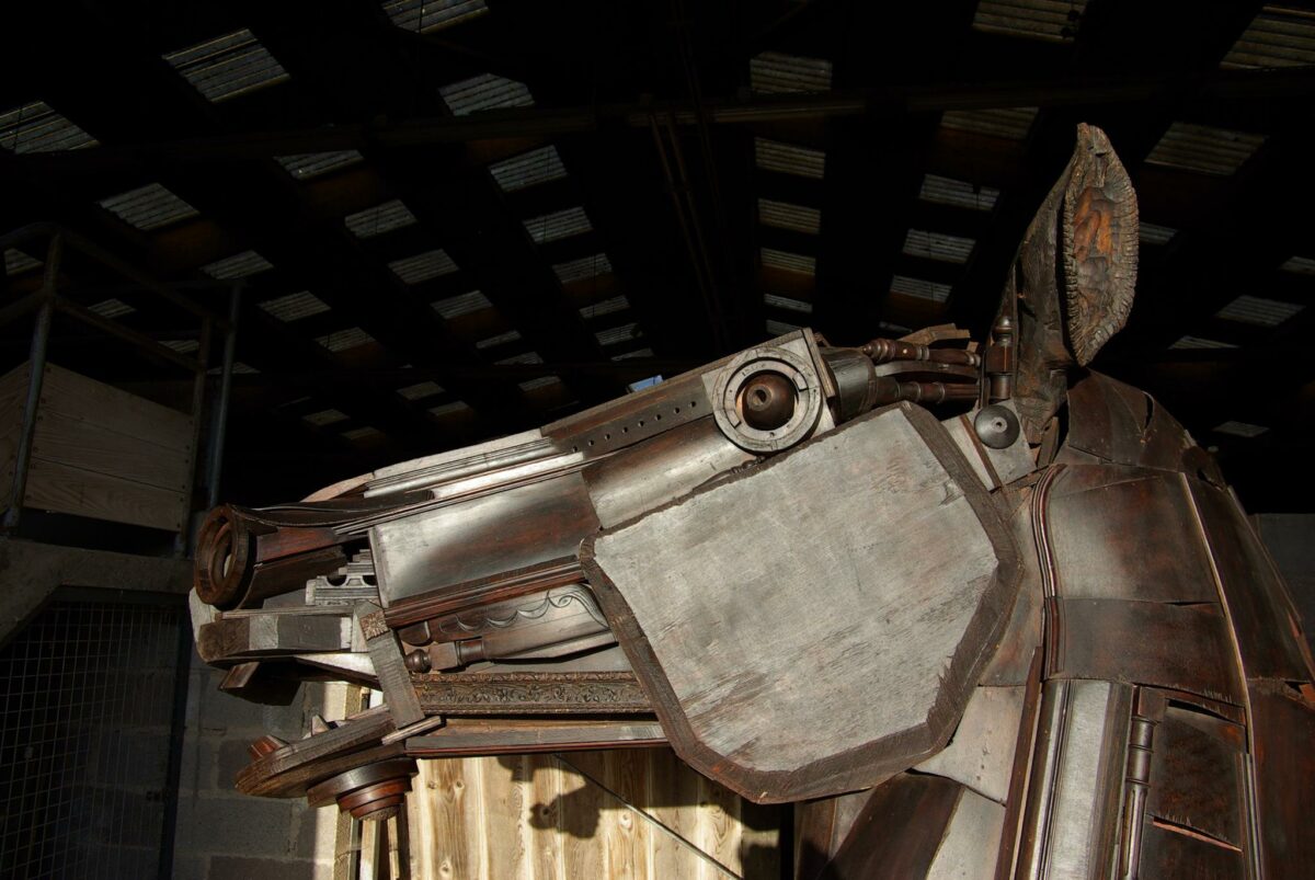 Superb Figurative Sculptures Made From Recycled Materials By Jean Paul Douziech (14)