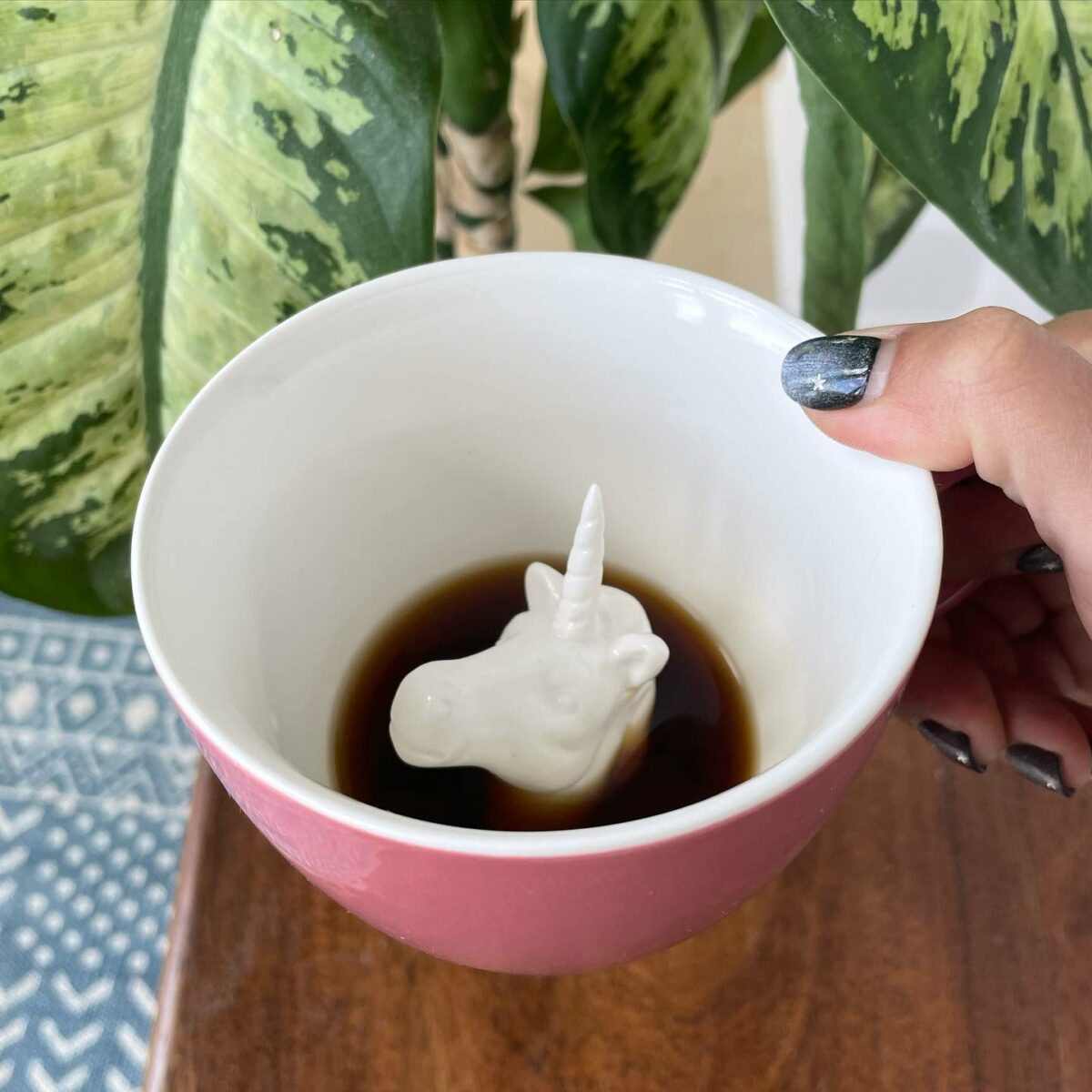 Creature Cups Wildlife Surprise In Coffee Cups By Yumi Yumi (16)