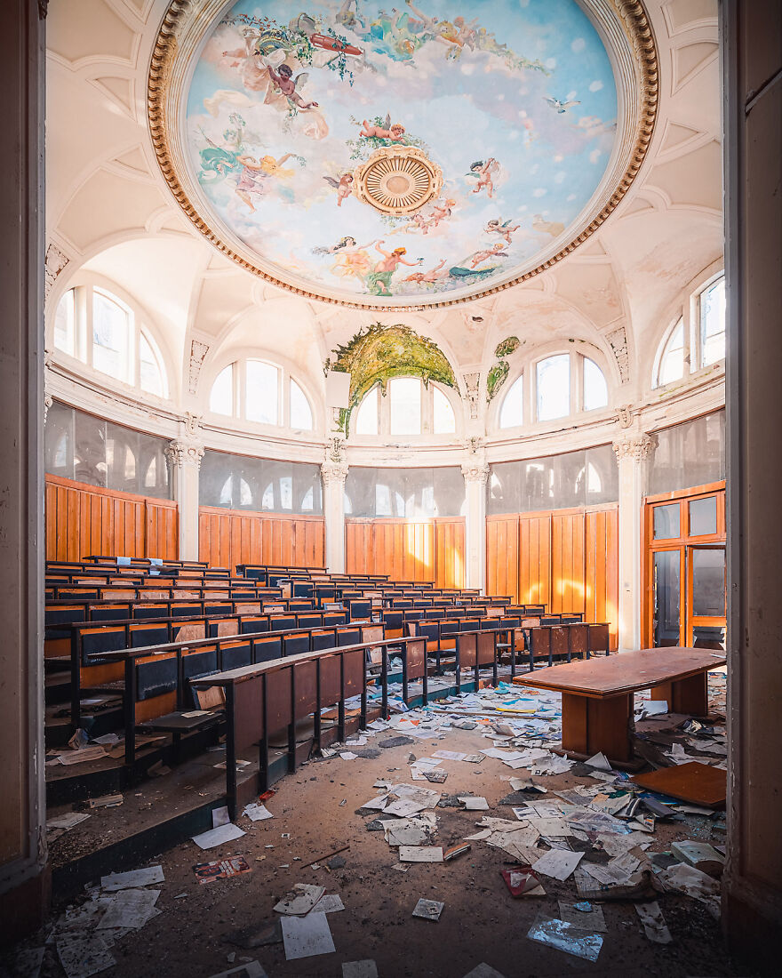 Pictures Of Breathtaking Paintings And Frescoes In Abandoned Places In Italy By Roman Robroek (25)