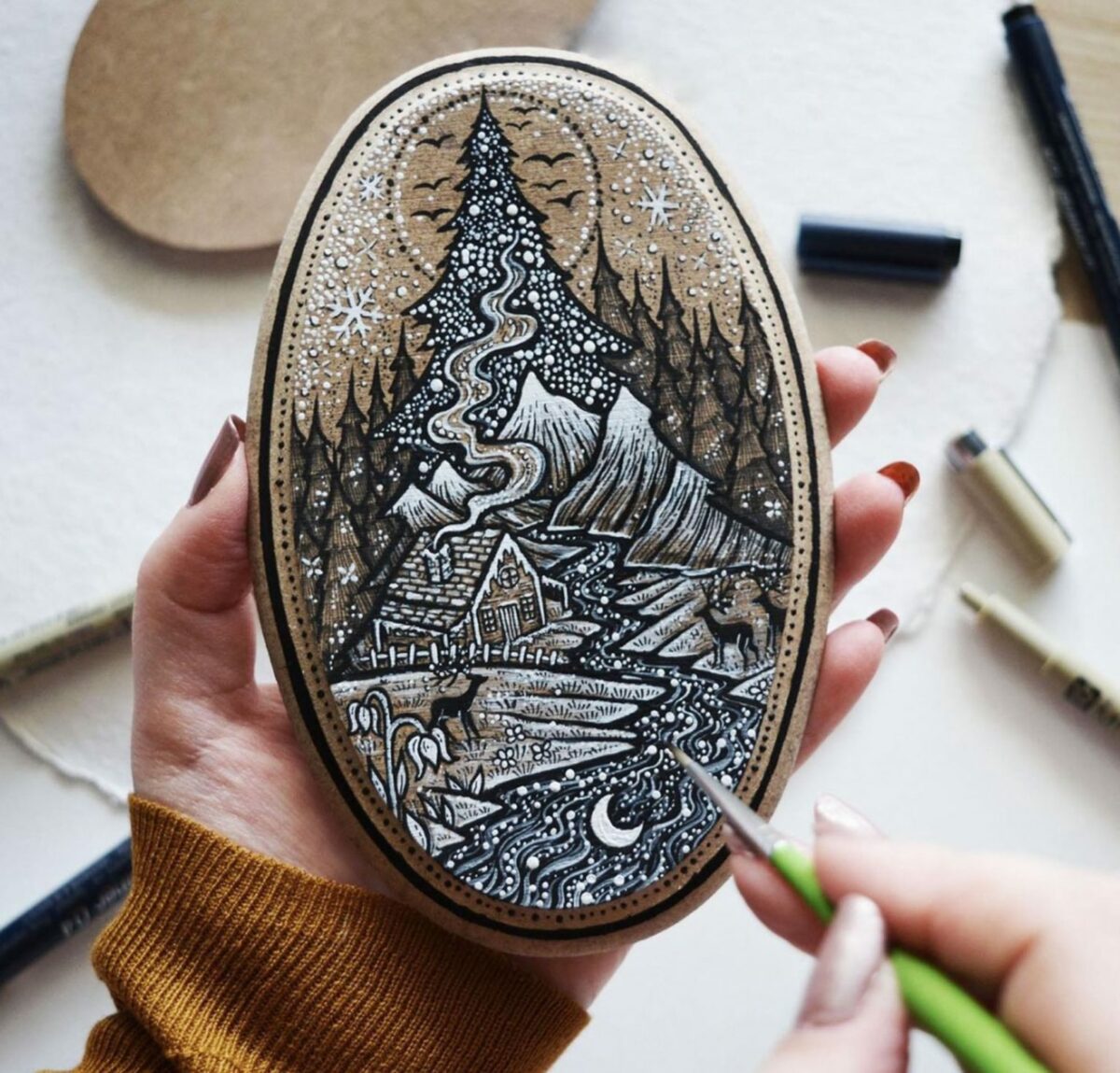 Fascinating Monochromatic Illustrations Drawn On Wood Slices By Melpomeni Chatzipanagiotou (5)