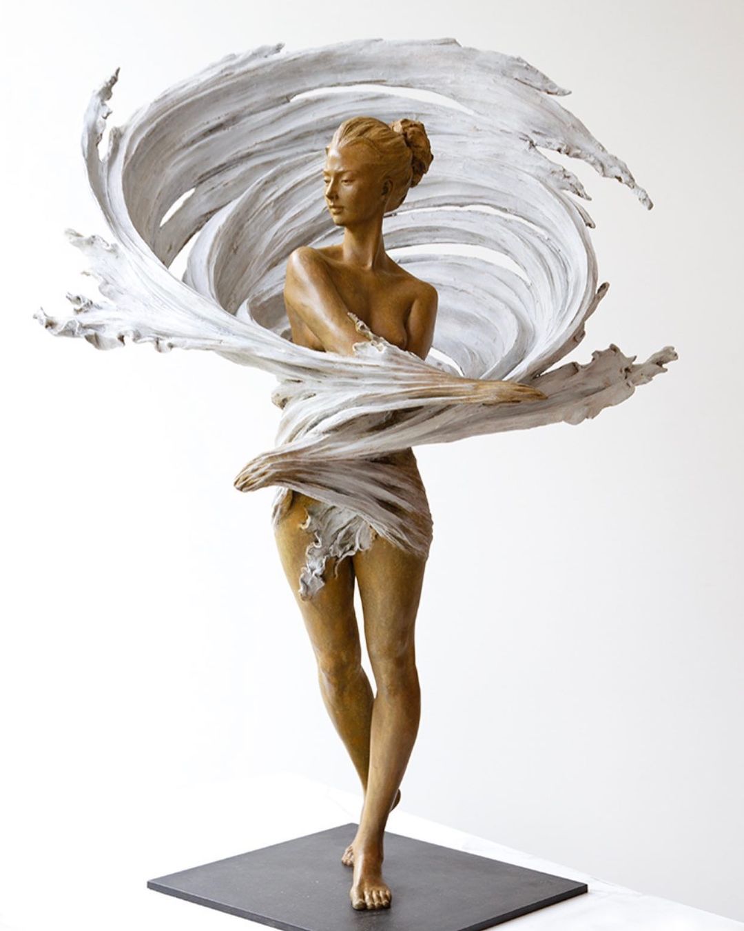 Gorgeous Sculptures Of Women In Flying Dresses By Luo Li Rong (1)