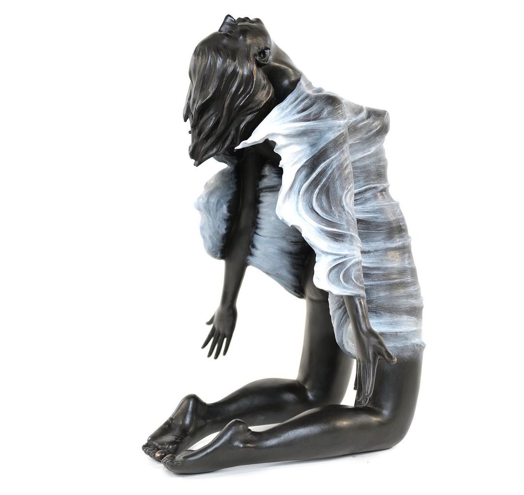 Gorgeous Sculptures Of Women In Flying Dresses By Luo Li Rong (10)