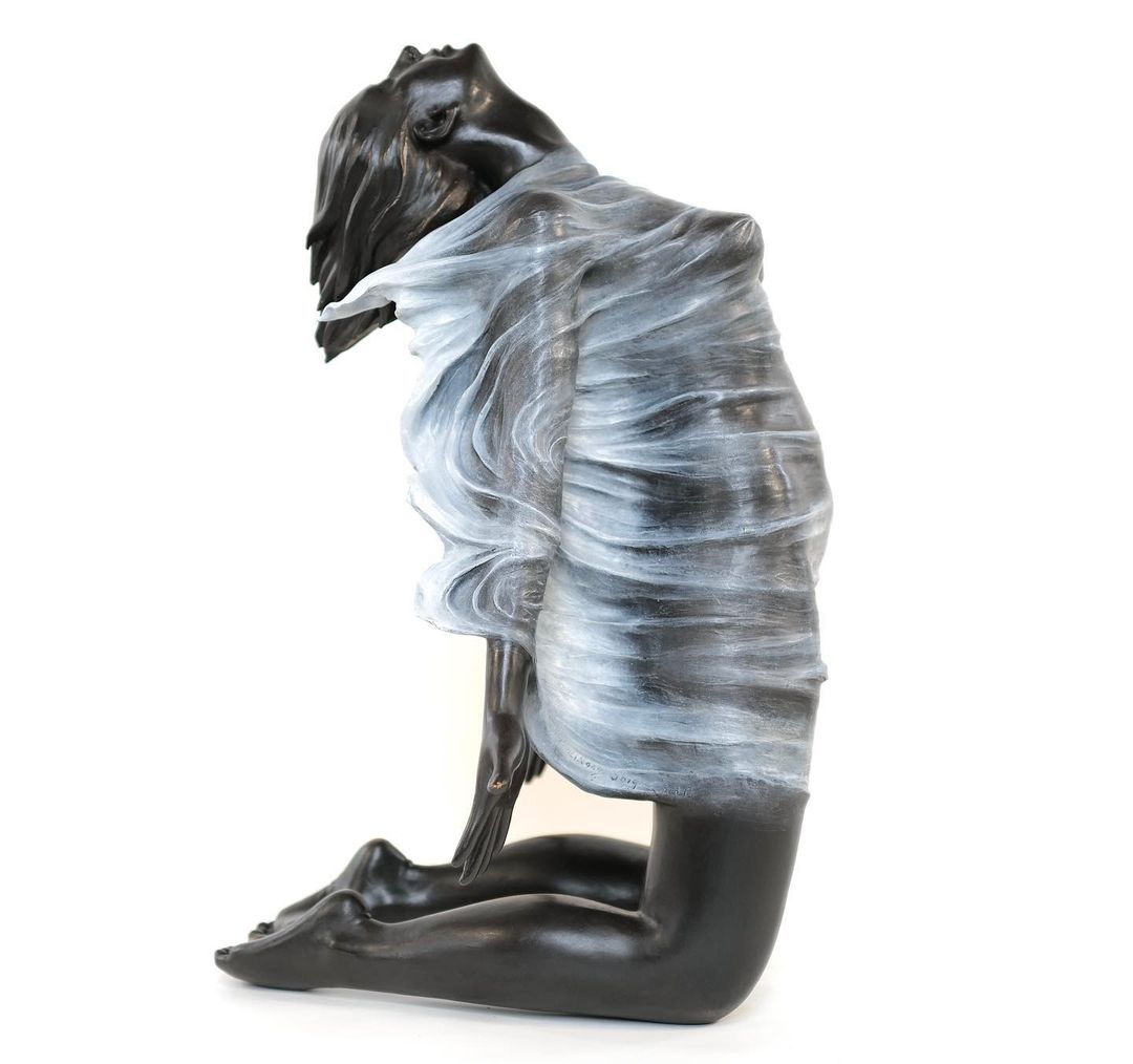 Gorgeous Sculptures Of Women In Flying Dresses By Luo Li Rong (13)