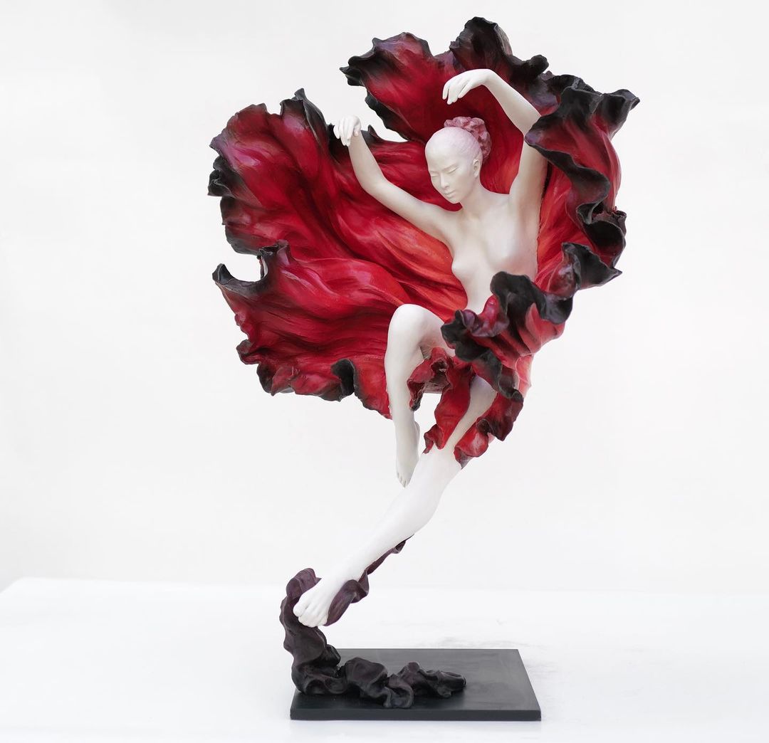 Gorgeous Sculptures Of Women In Flying Dresses By Luo Li Rong (16)