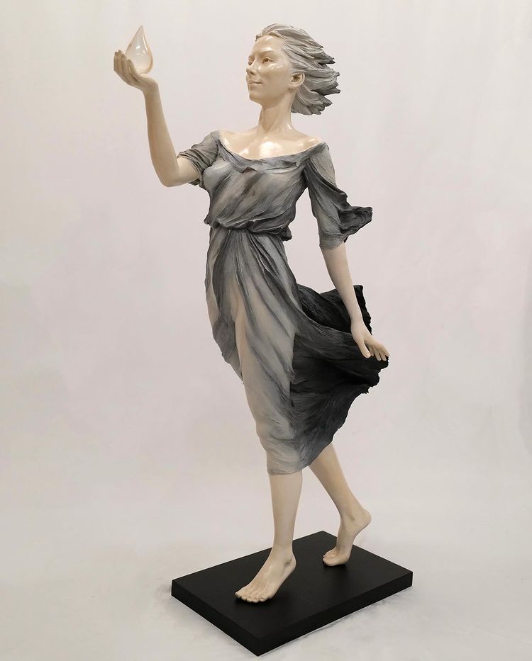 Gorgeous Sculptures Of Women In Flying Dresses By Luo Li Rong (5)