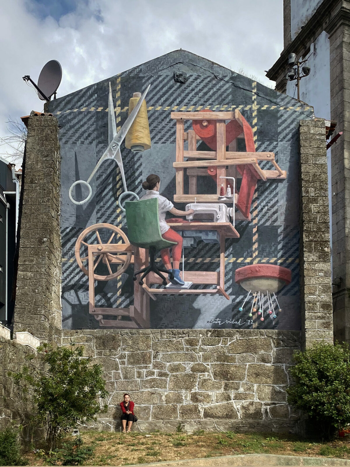 Surreal Murals Of Floating Objects And Distorted Architectural Structures By Cinta Vidal (3)