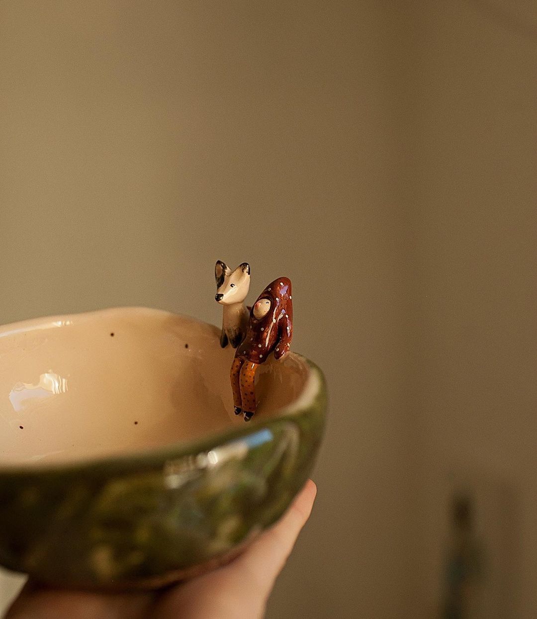 Delicate Ceramics Decorated With Lovely Figure Sculptures By Nadya And Olga (5)