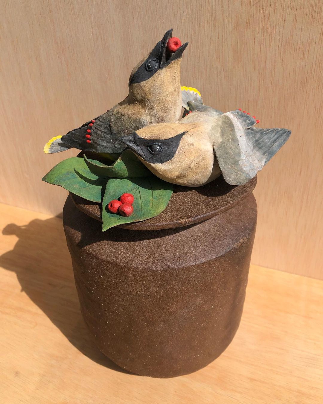 Ceramic Vases Ornate With Realistic Bird Sculptures By Sarah Conti (12)