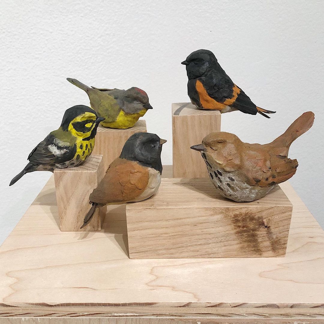 Ceramic Vases Ornate With Realistic Bird Sculptures By Sarah Conti (4)