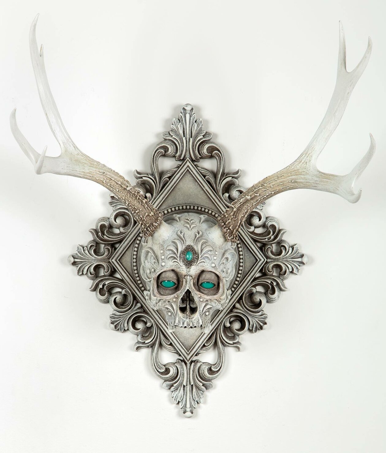 Dark Sculptures Made From Animal Skulls By Chris Haas (24)