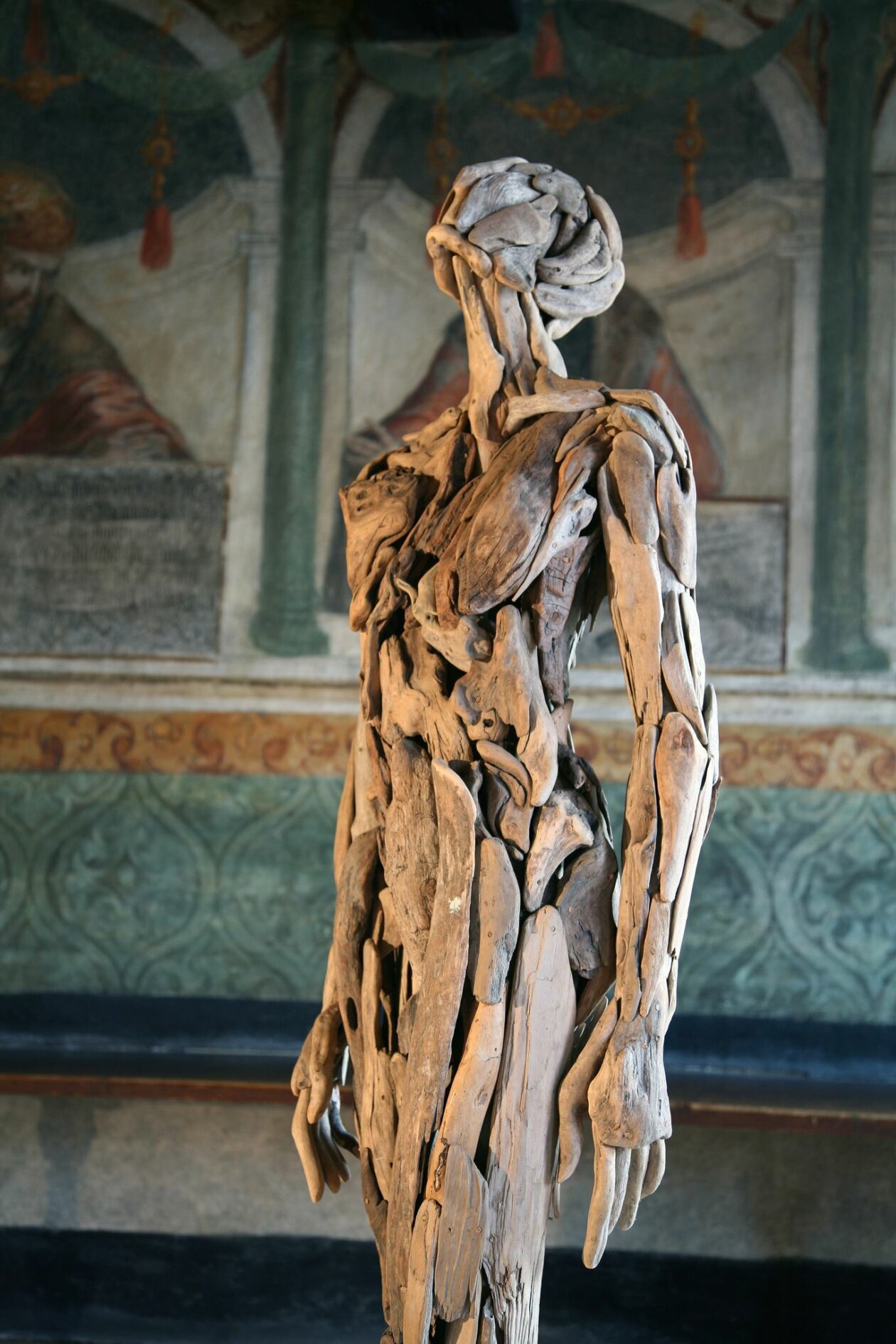 Eerie Human Like Sculptures Made From Driftwood By Nagato Iwasaki (3)