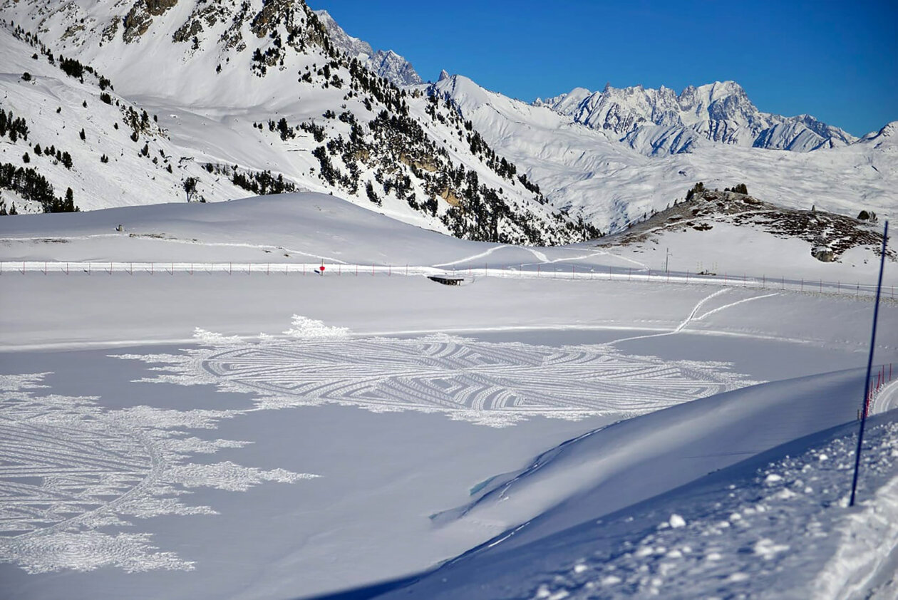 Large Scale Snow Drawings By Simon Beck (2)