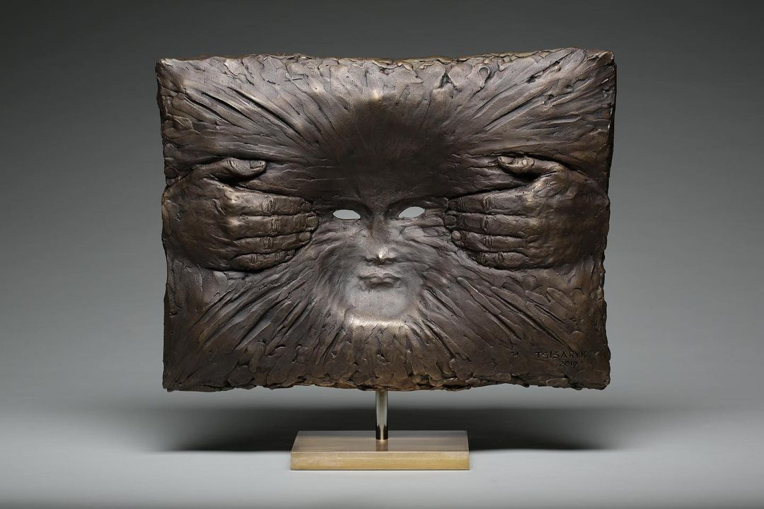 Surrealistic Figure Sculptures By Volodymyr Tsisaryk (18)