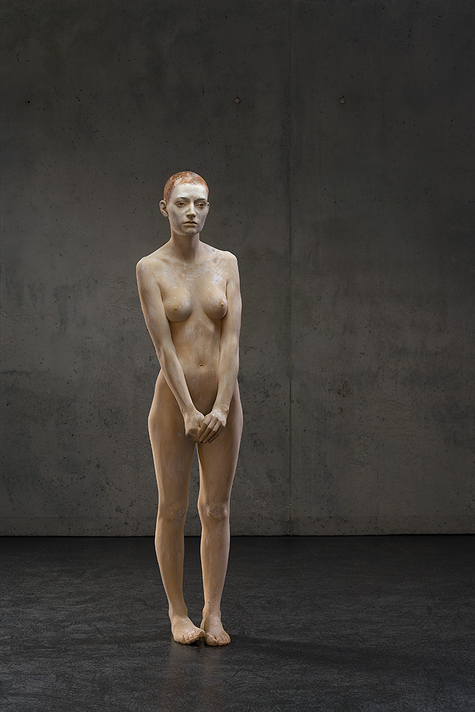 Amazingly Realistic Figurative Wood Sculptures By Bruno Walpoth (2)