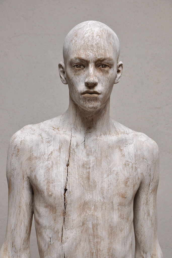 Amazingly Realistic Figurative Wood Sculptures By Bruno Walpoth (22)
