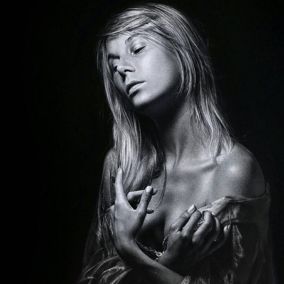 Hyper Realistic Pencil And Charcoal Portraits By Emanuele Dascanio 6