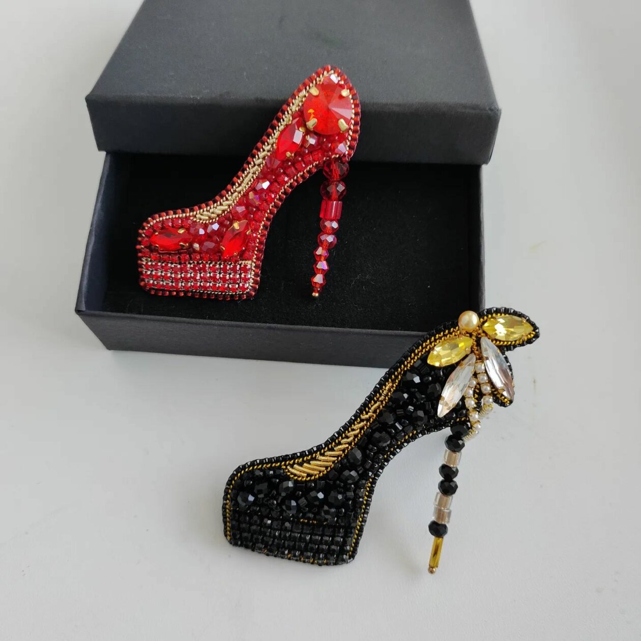 Marvelous Figurative Beaded Jewelry By Irina Nachatova (10)