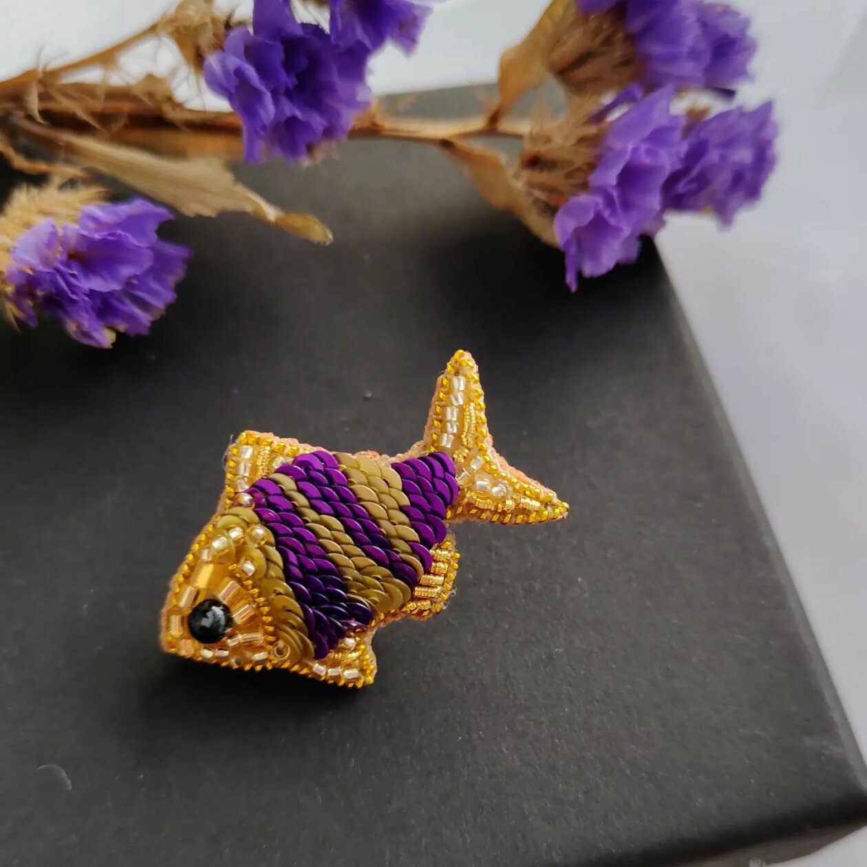 Marvelous Figurative Beaded Jewelry By Irina Nachatova (11)