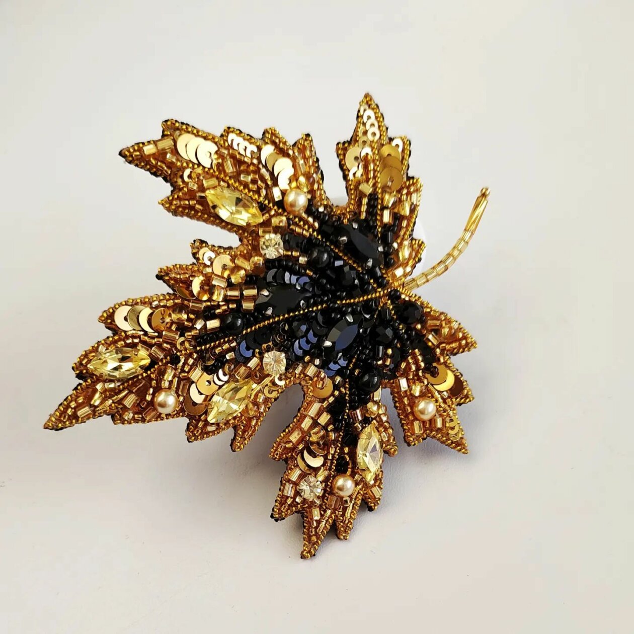 Marvelous Figurative Beaded Jewelry By Irina Nachatova (4)