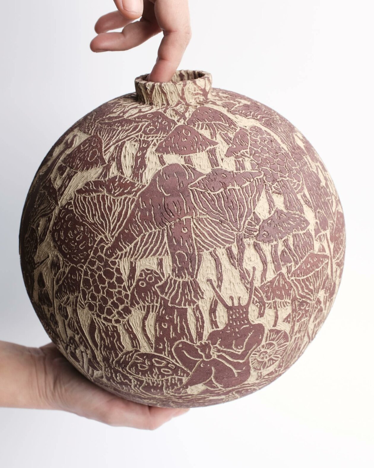 Illustred Ceramic Vessels And Tiles By Clara Holt 13