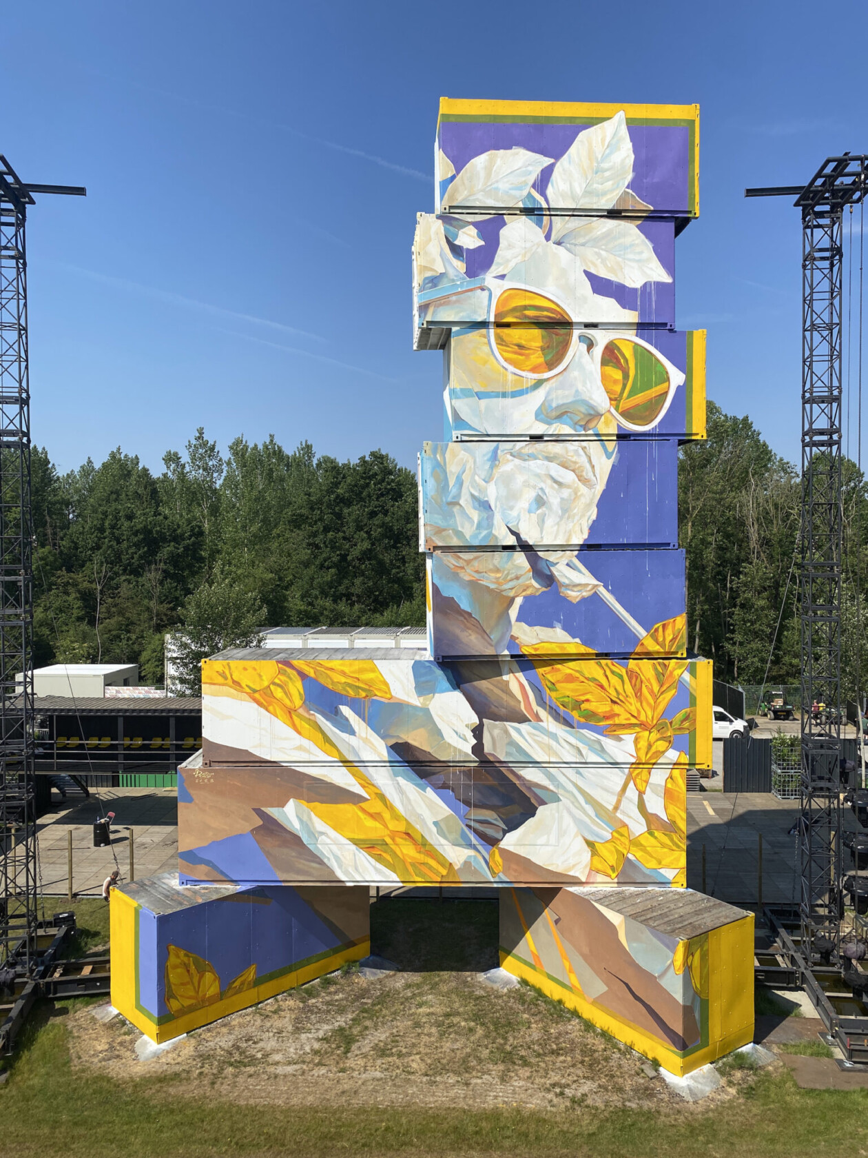 Stunningly Surreal Figurative Murals By Ratur (10)