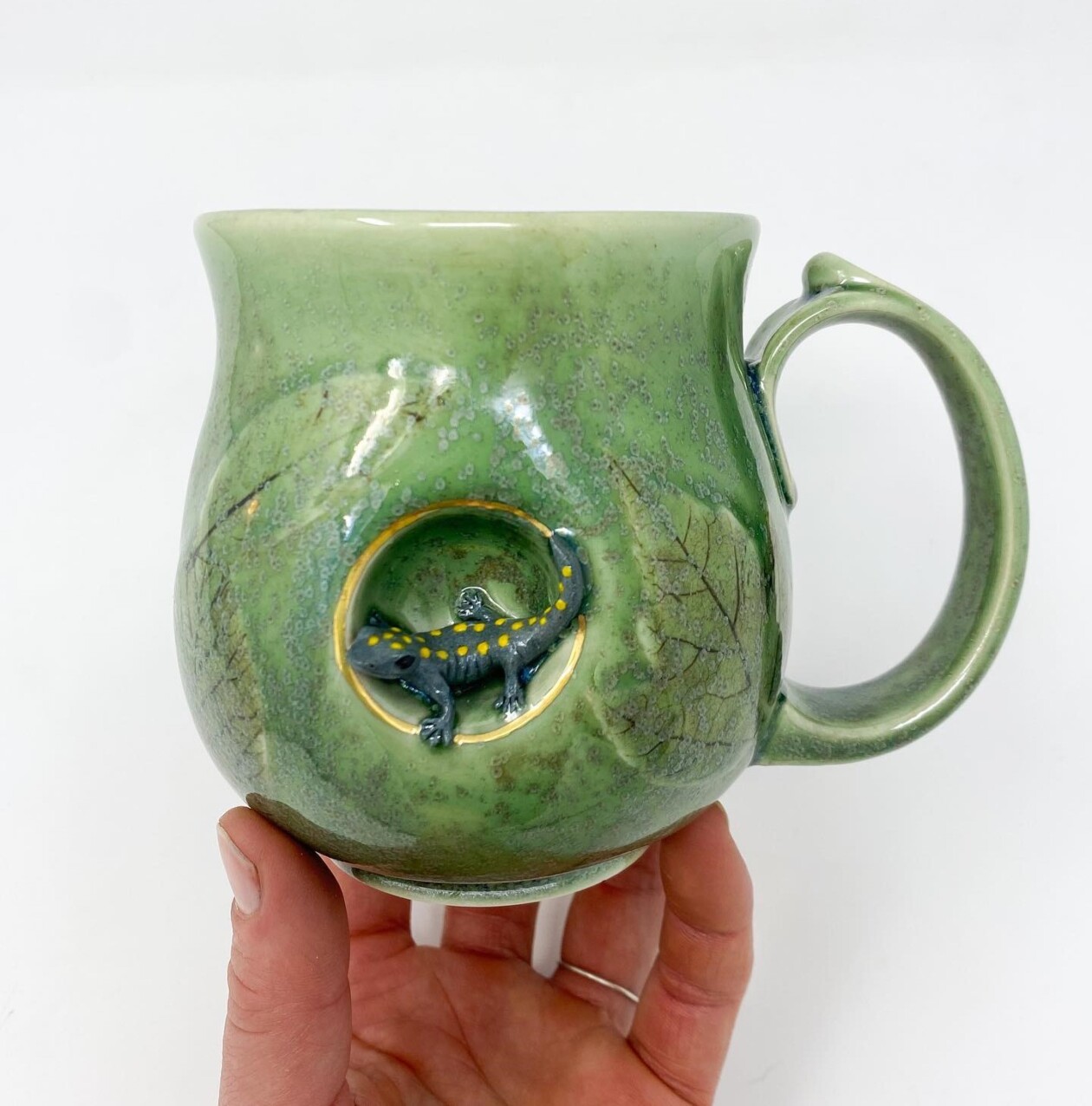 Ceramic Vases Decorated With Miniature Animal Sculptures By Brooke Knippa (13)