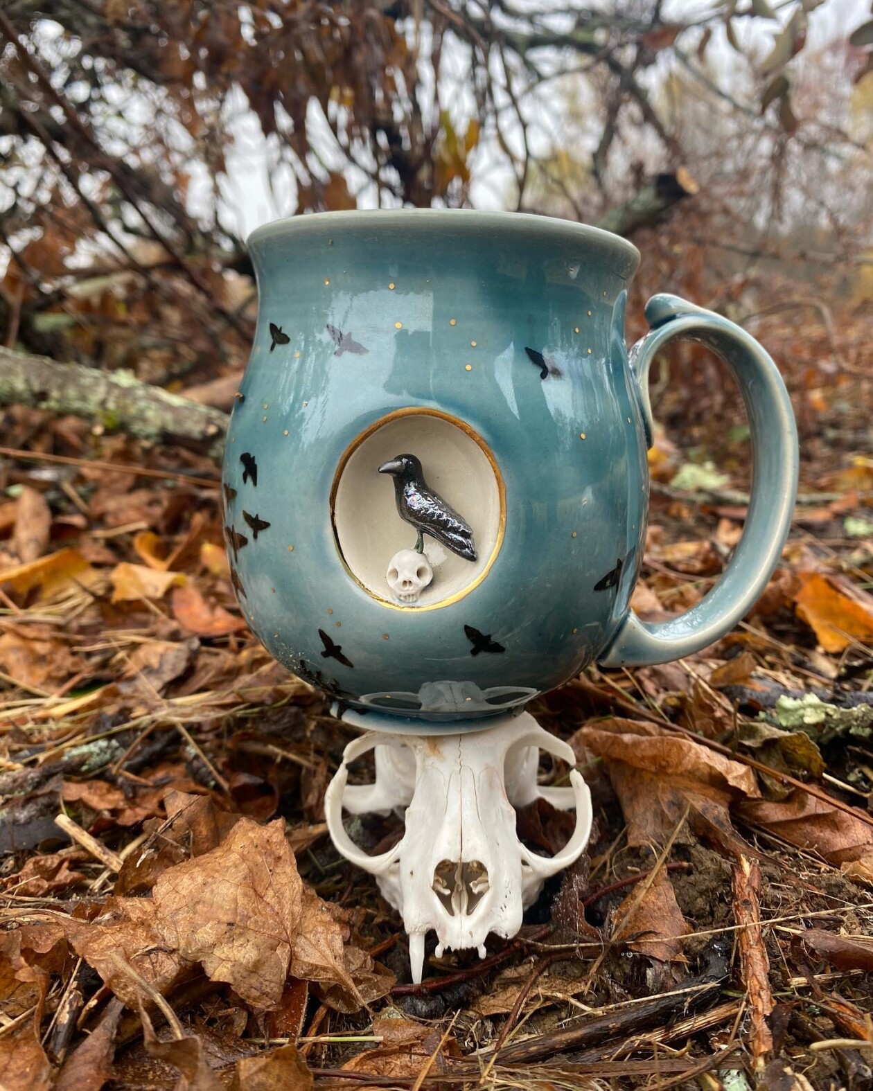 Ceramic Vases Decorated With Miniature Animal Sculptures By Brooke Knippa (17)