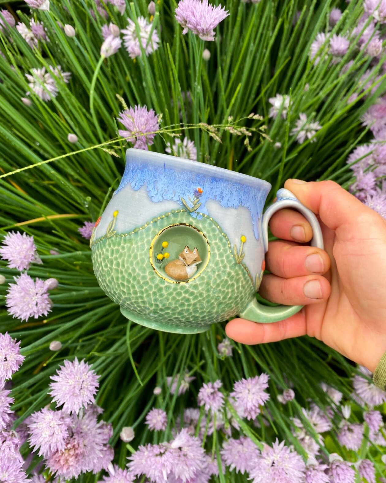 Ceramic Vases Decorated With Miniature Animal Sculptures By Brooke Knippa (8)