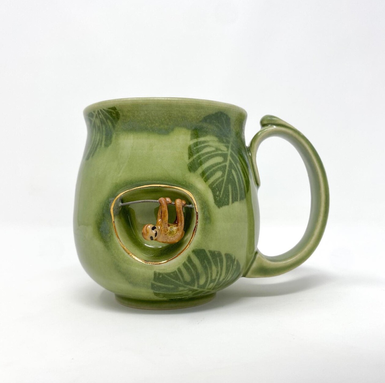 Ceramic Vases Decorated With Miniature Animal Sculptures By Brooke Knippa (9)