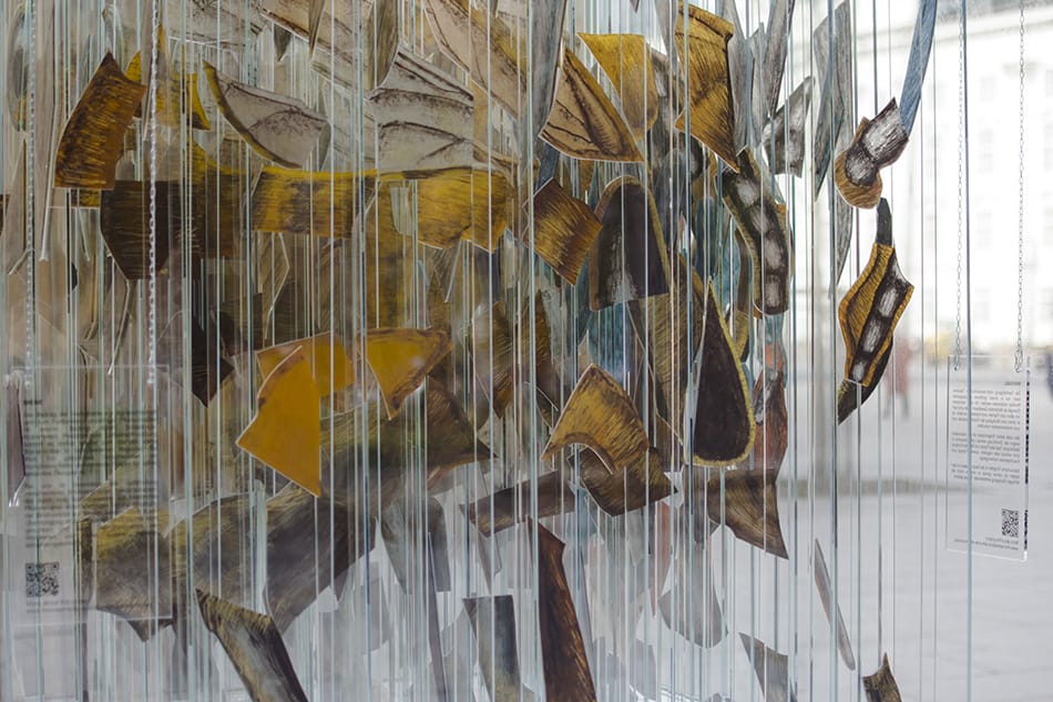 Anamorphic Glass Sculpture By Thomas Medicus (4)