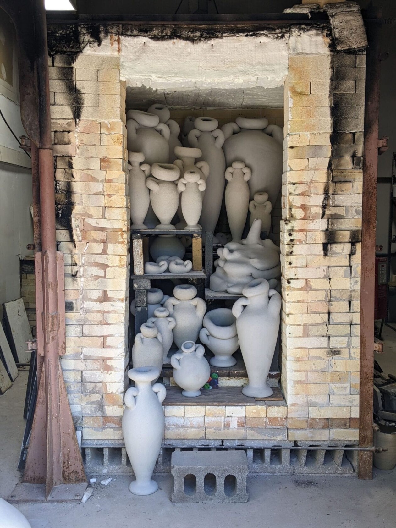 Glowing Sculptural Ceramic Vessels By Maxwell Mustardo (13)