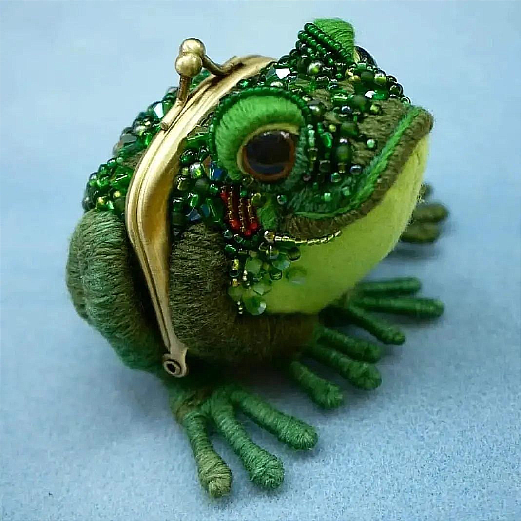 Intricate And Whimsical Hand Embroidered Felted Bags By Alena Kova (17)