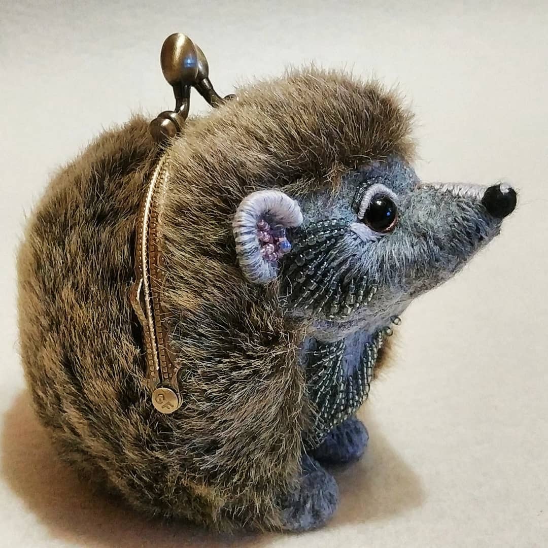 Intricate And Whimsical Hand Embroidered Felted Bags By Alena Kova (6)