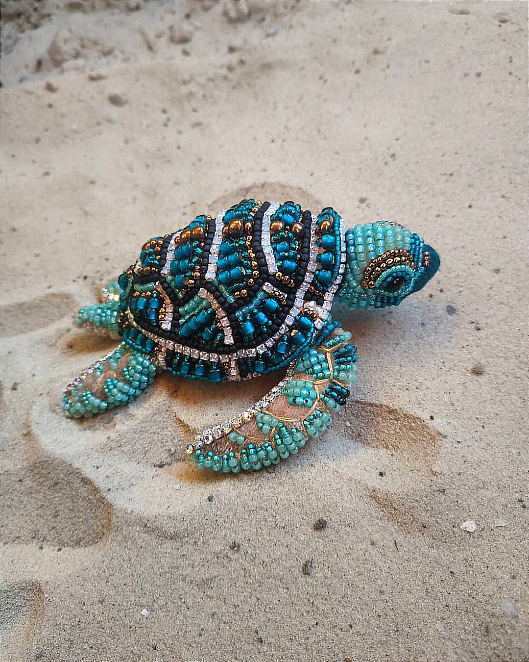 Intricate And Whimsical Hand Embroidered Felted Bags By Alena Kova (7)