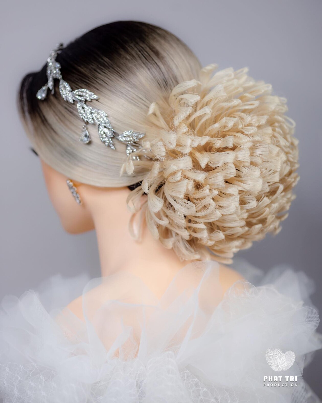 Beautiful Hairstyles That Look Like Ornate Flowers By Nguyen Phat Tri (3)