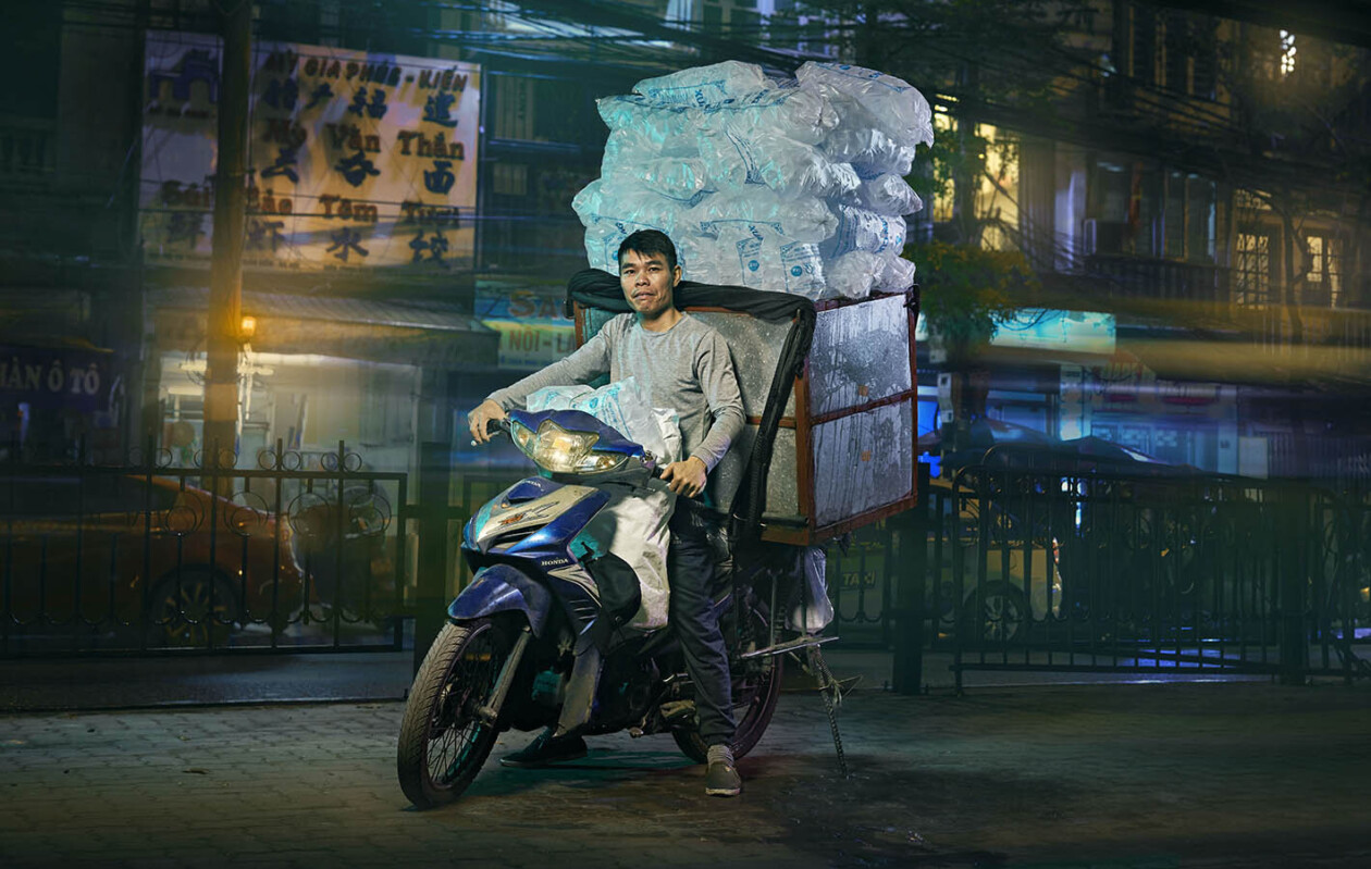 Bikes Of Hanoi, A Splendid Photography Series By Jon Enoch (6)
