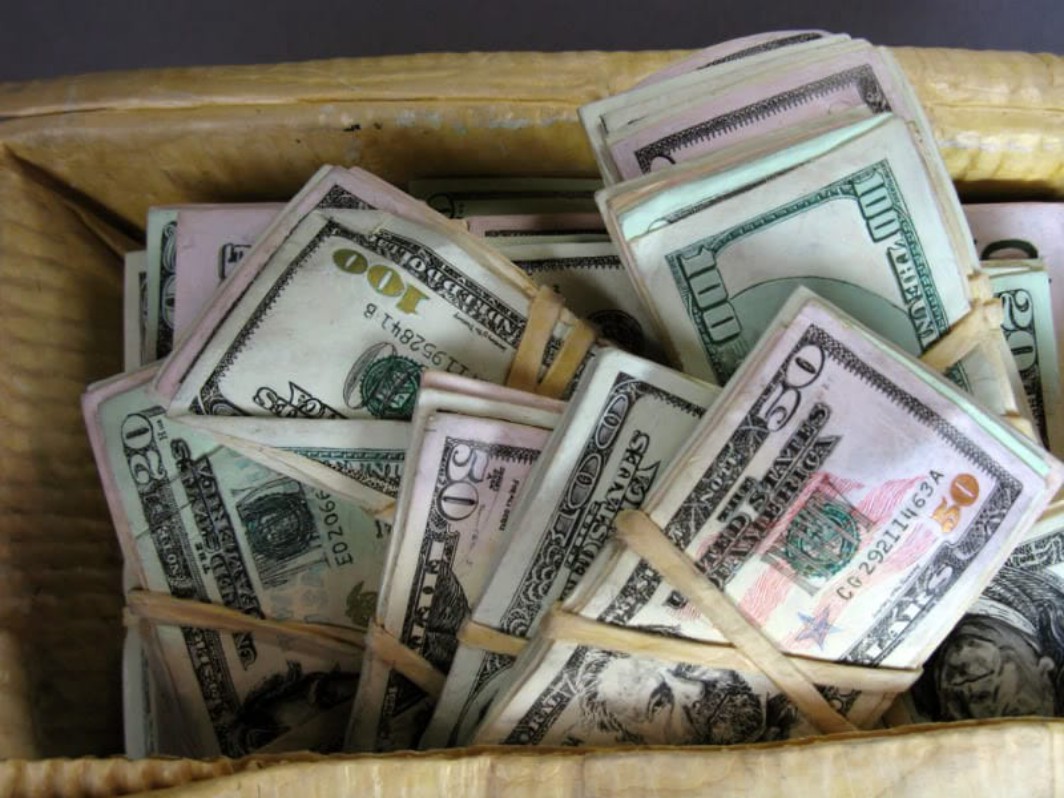 Humorous Hyper Realistic Stacks Of Old Newspapers, Cash, And Comic Books Carved From A Single Piece Of Wood By Randall Rosenthal (6)